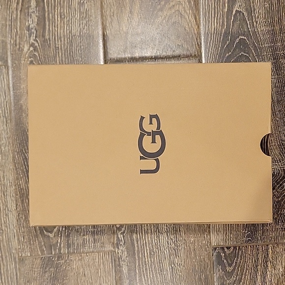Empty UGG Box - Picture 2 of 4